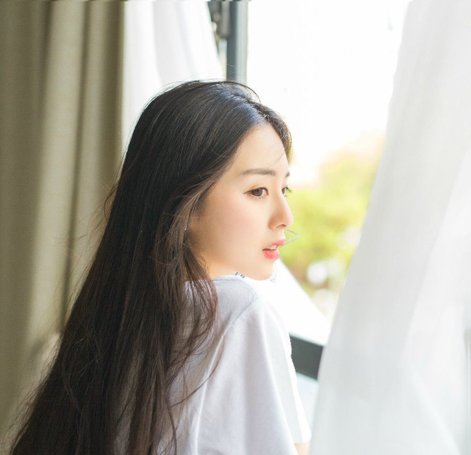 “不错，此人虽然老迈，但无论武艺兵法，放眼蜀中，也只有张任将军可与之为敌？”邓贤点点头。